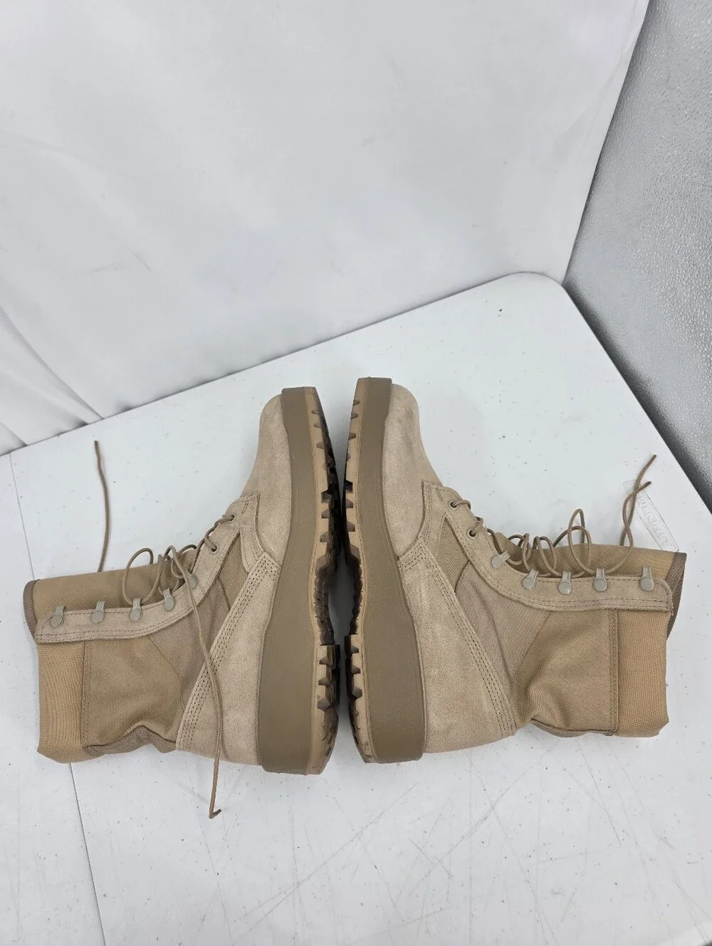 US Army Hot Weather Combat Boot Coyote Tan Vibram Men 10.5 Wide SPM1C1-13-D-1017